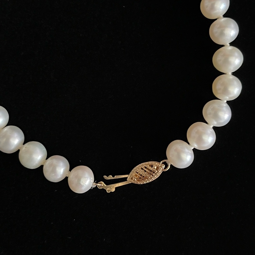 This Akoya pearl necklace 14k fish hook clasp